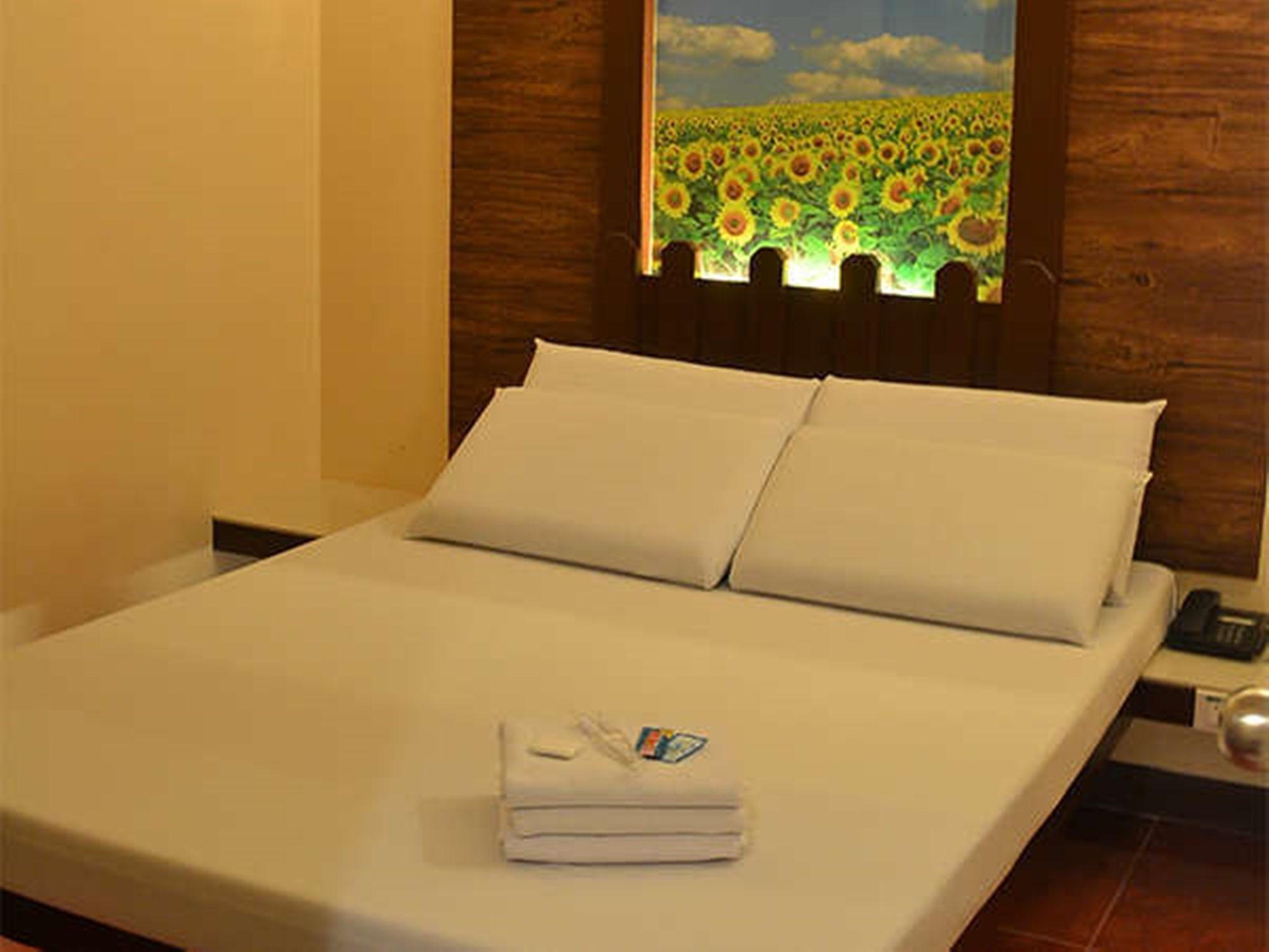แอสโทรเตล กวาดาลูเป Hotel Mandaluyong ภายนอก รูปภาพ
